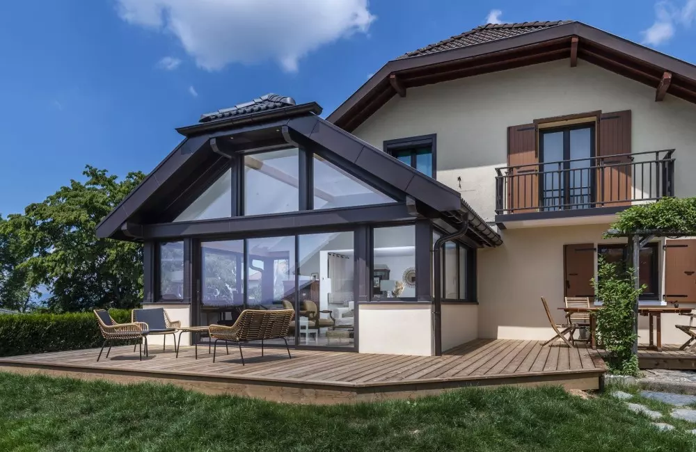 Extension d'une maison en aluminium vue de face