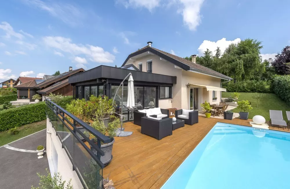 extension avec accès direct sur la piscine